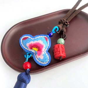 刺繍のロングタッセル飾り コン