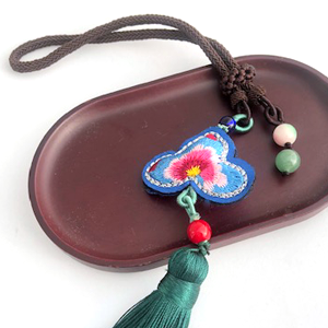 刺繍のロングタッセル飾り 紐部分