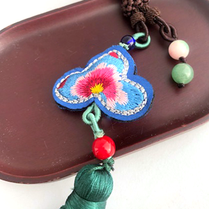 刺繍のロングタッセル飾り 緑 刺繍