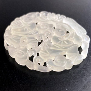 唐子童子柄の翡翠両面透かし彫パーツ