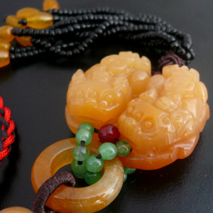 黄色系翡翠WヒキュウBAG飾り＆タッセル　顔