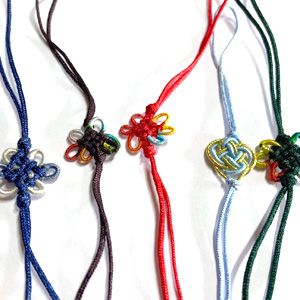 中国結びが出来てる!ストラップ紐セット