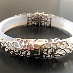 トンイ、太陽を抱く月、イ・サンなど韓国ドラマ女優着用3Aランク瑪瑙オープンバングル。3Aランク瑪瑙オープンバングル