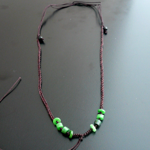 伸縮ネックレス紐翡翠付 (茶)