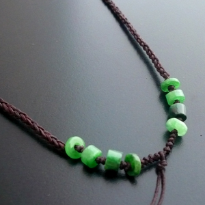 伸縮ネックレス紐翡翠付 (茶)