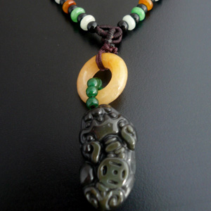 黒系翡翠の風水・ヒキュウペンダント