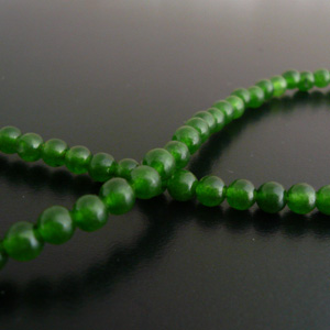 翡翠の4ミリビーズ(濃い緑系)9個