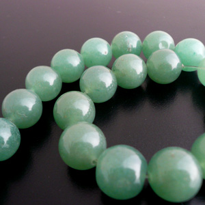 上質で大きな翡翠珠パーツ13ミリ(3P)