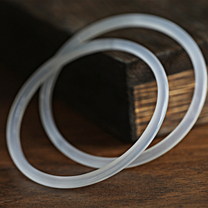 :レア!白系瑪瑙極細バングル