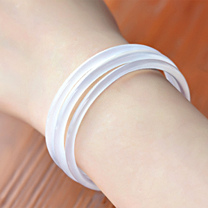 :レア!白系瑪瑙極細バングル