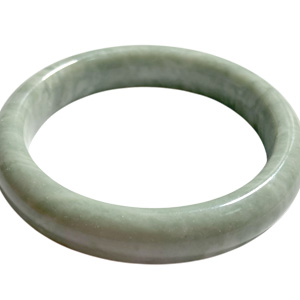 "翡翠シンプルバングル　クリーム系緑