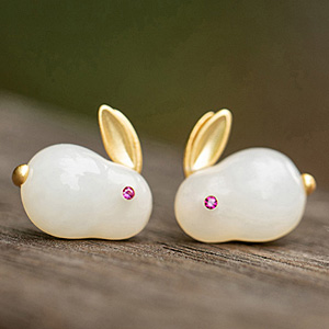 和田玉うさぎピアス