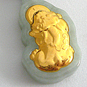 翡翠と金ペンダント(ひきゅう)